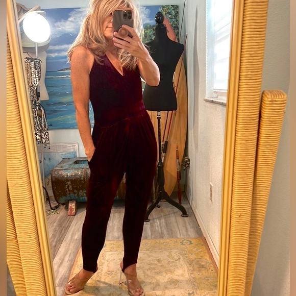 VTG PG Collections,Burgundy Velvet, Low V-Neck, Pockets, Stirrup Pants Romper, 8 - Picture 3 of 11